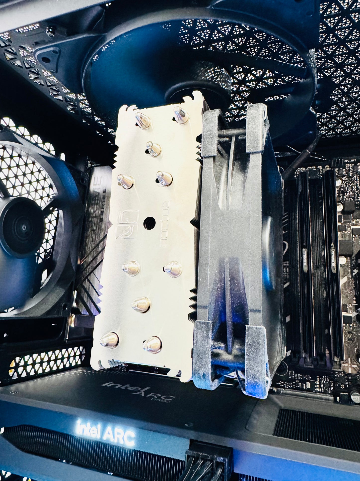๐ Christmas Sale! 1080p Gaming PC ๐ | Intel 14100F | GPU B580 | 32GB DDR5 RAM | Wi-Fi