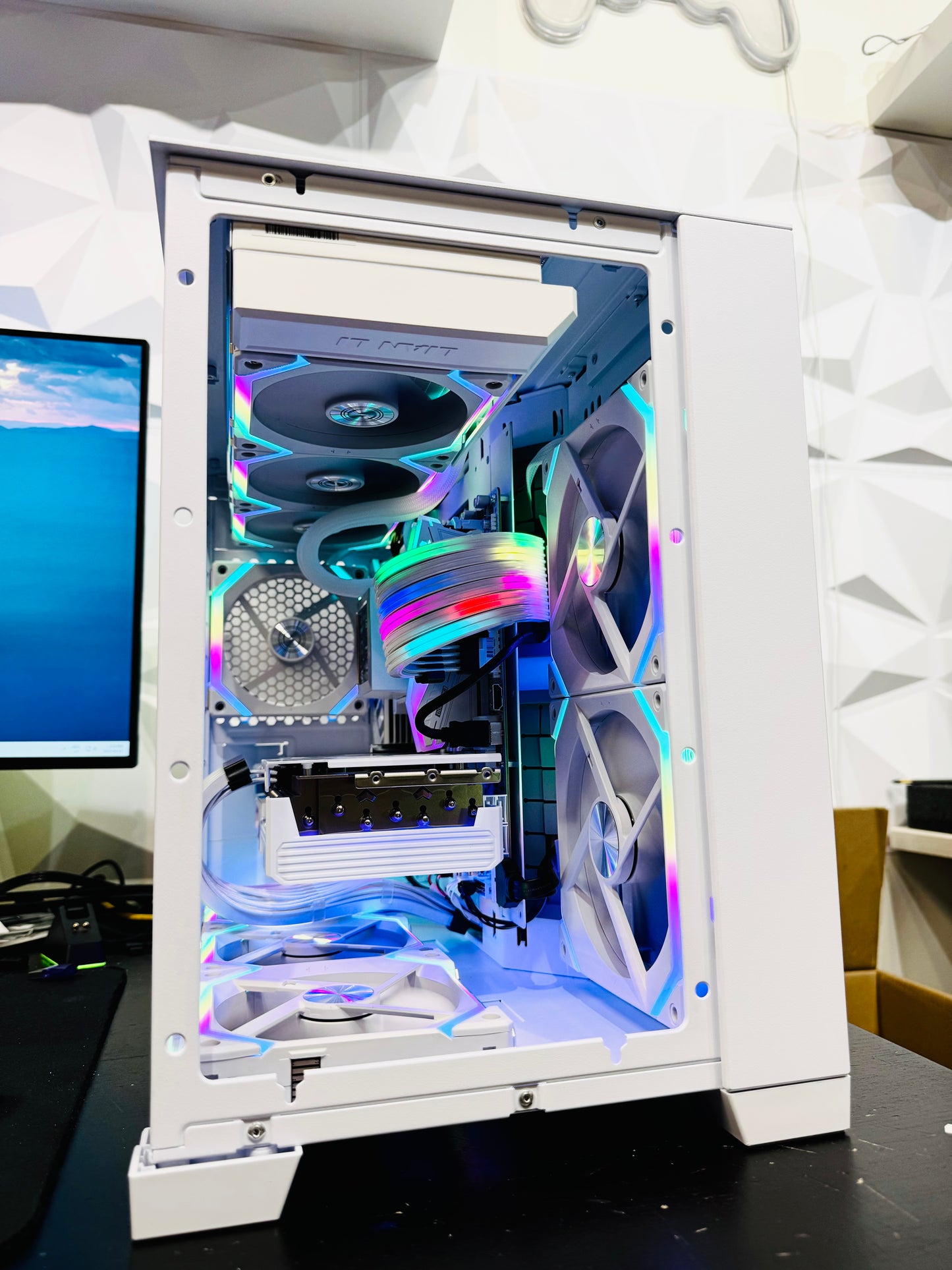 Ryzen 9600X + RX 9070 XT Gaming PC – 32GB RAM, 1TB SSD, Wi-Fi Ready!