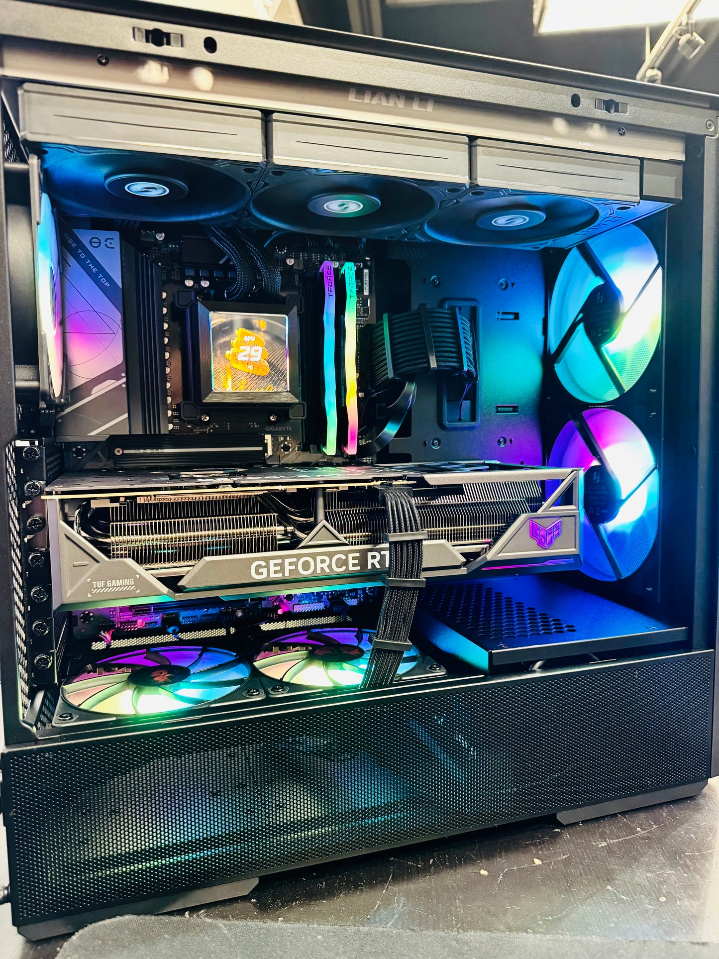 ๐ฅ Black Friday now! High-Performance Lian Li PC - Ryzen 7 9700X | RTX 4080 Super 16GB