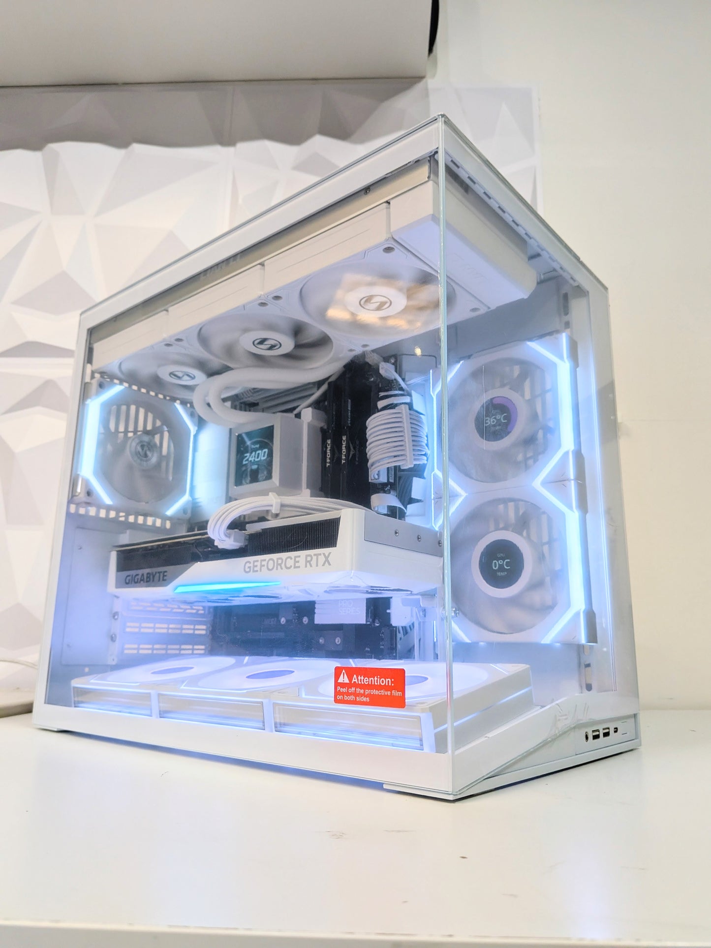 Lian Li O11 Mini Special Edition PC โ 7800X3D + RTX 5070 Ti 16GB