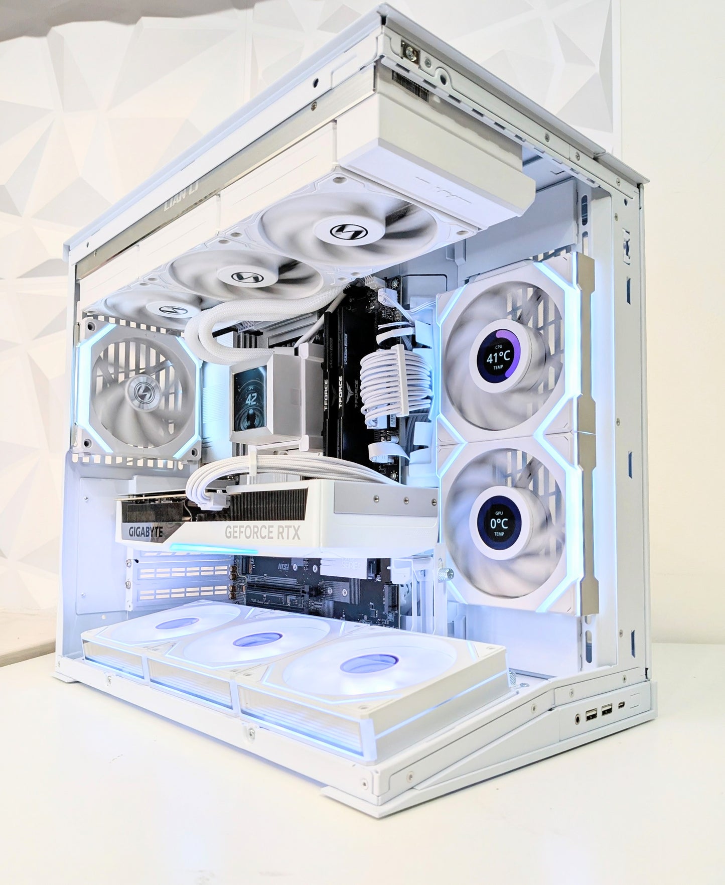 Lian Li O11 Mini Special Edition PC โ 7800X3D + RTX 5070 Ti 16GB