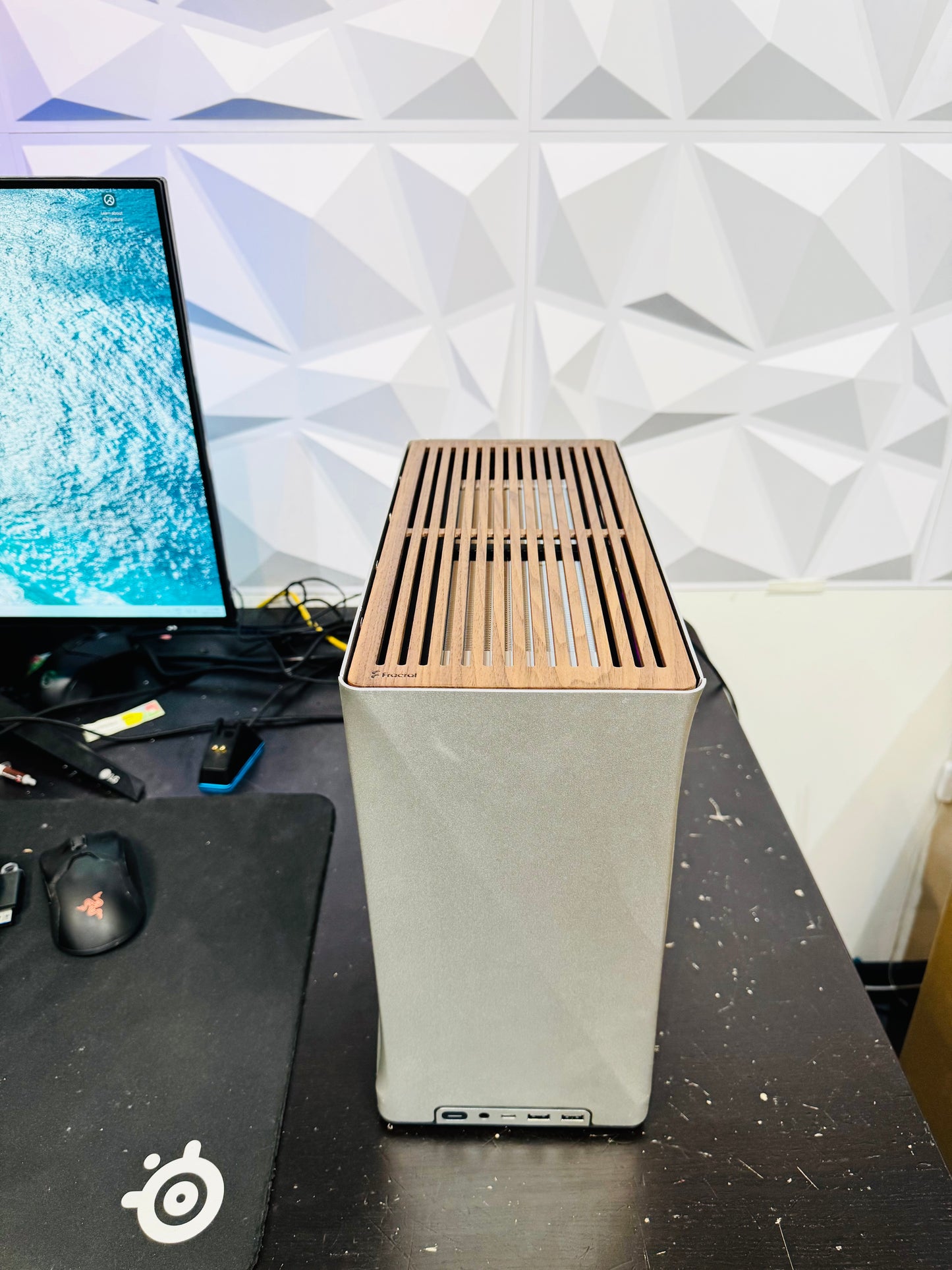 ๐ฅ Liquid-Cooled ITX Workstation - Ryzen 7 | RX 9070 16GB | 64GB RAM | 8TB SSD ๐ Ultra Fast!