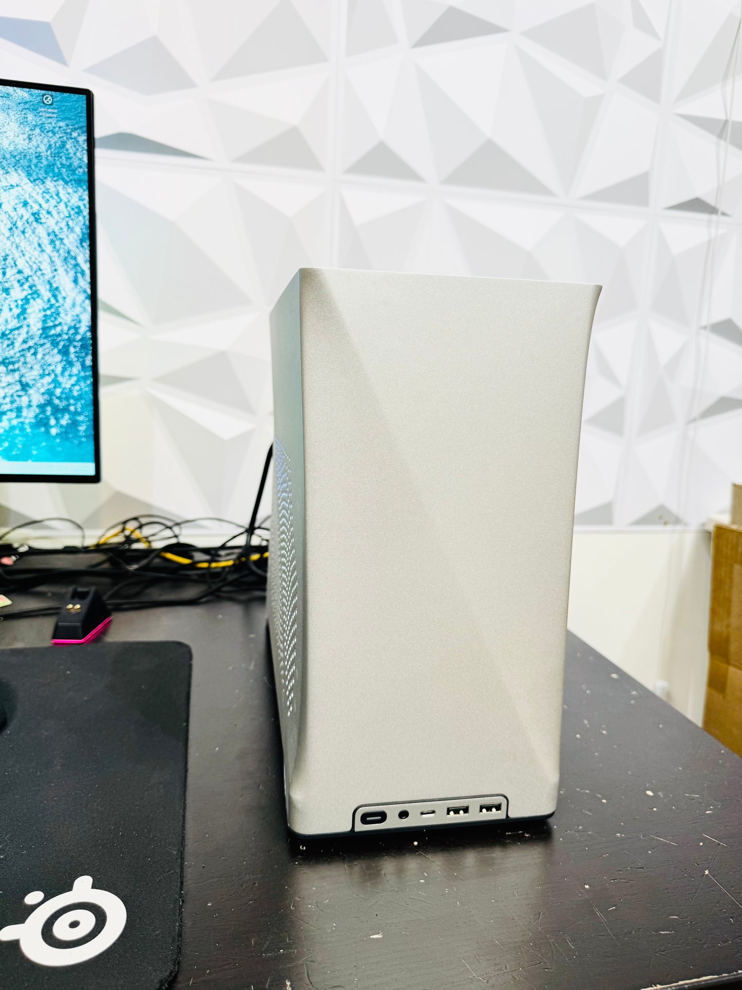 ๐ฅ Liquid-Cooled ITX Workstation - Ryzen 7 | RX 9070 16GB | 64GB RAM | 8TB SSD ๐ Ultra Fast!