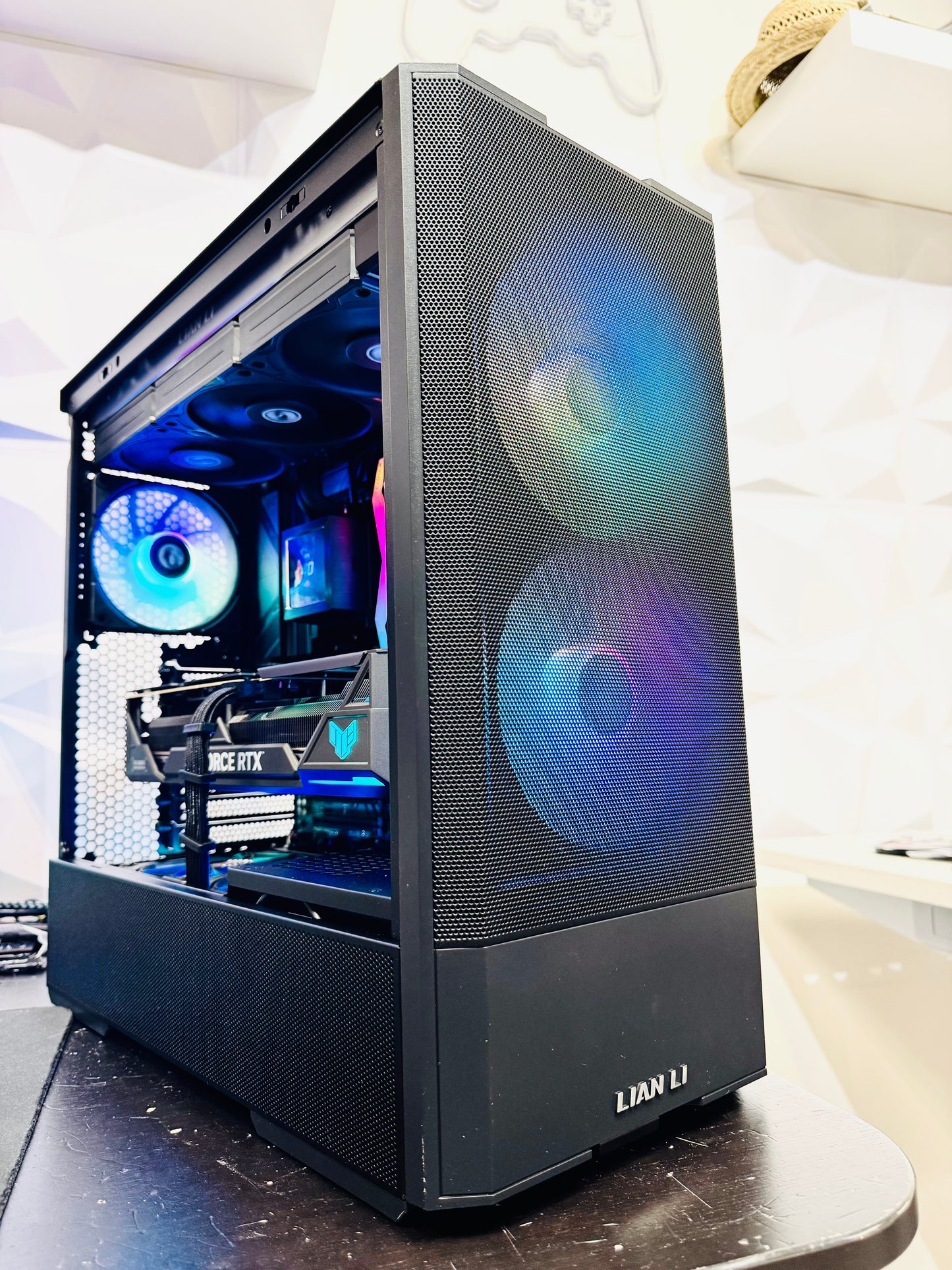 ๐ฅ Black Friday now! High-Performance Lian Li PC - Ryzen 7 9700X | RTX 4080 Super 16GB