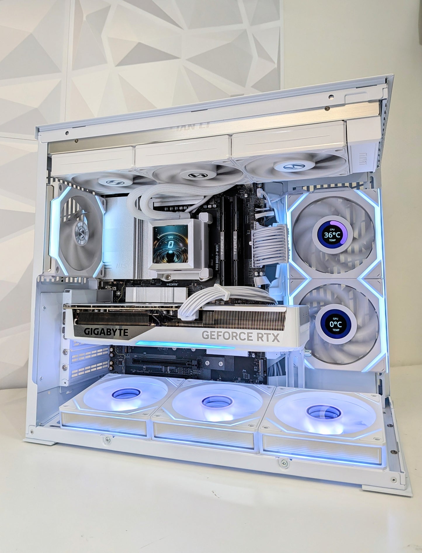 Lian Li O11 Mini Special Edition PC โ 7800X3D + RTX 5070 Ti 16GB