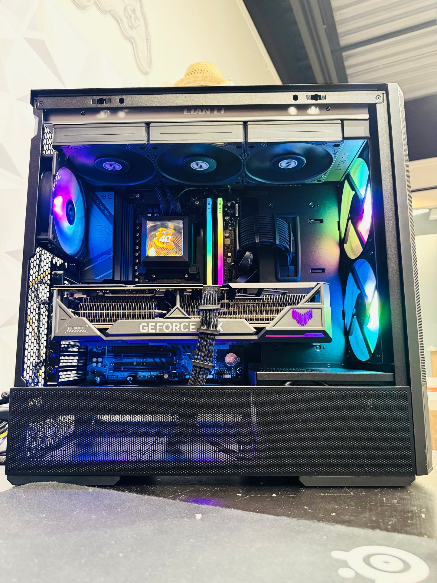 ๐ฅ Black Friday now! High-Performance Lian Li PC - Ryzen 7 9700X | RTX 4080 Super 16GB