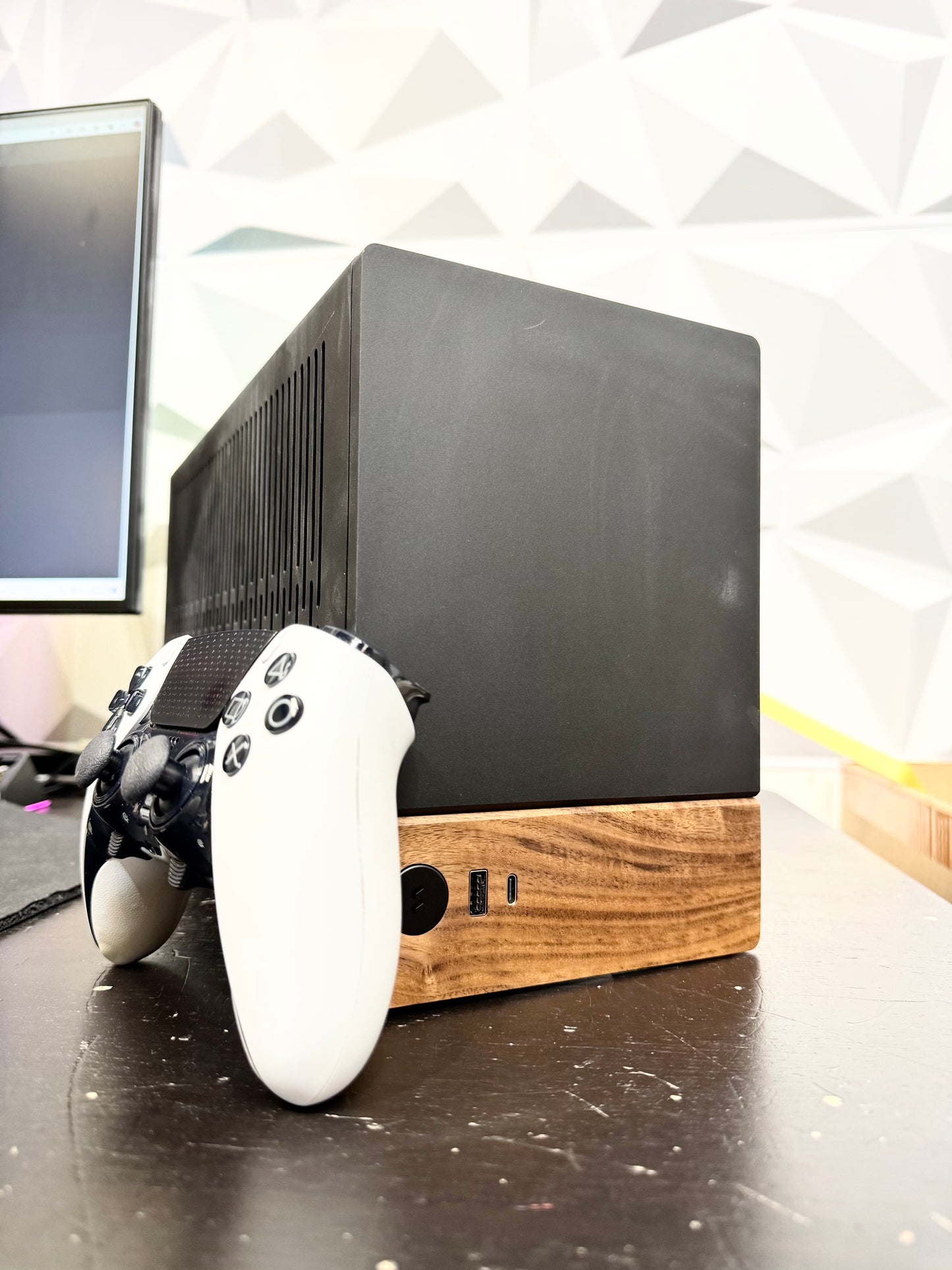 ๐๐ฎ Holiday Special! Compact Gaming PC ๐ฎ๐ Ryzen 7 9700X | RTX 4070 Ti Super 16GB