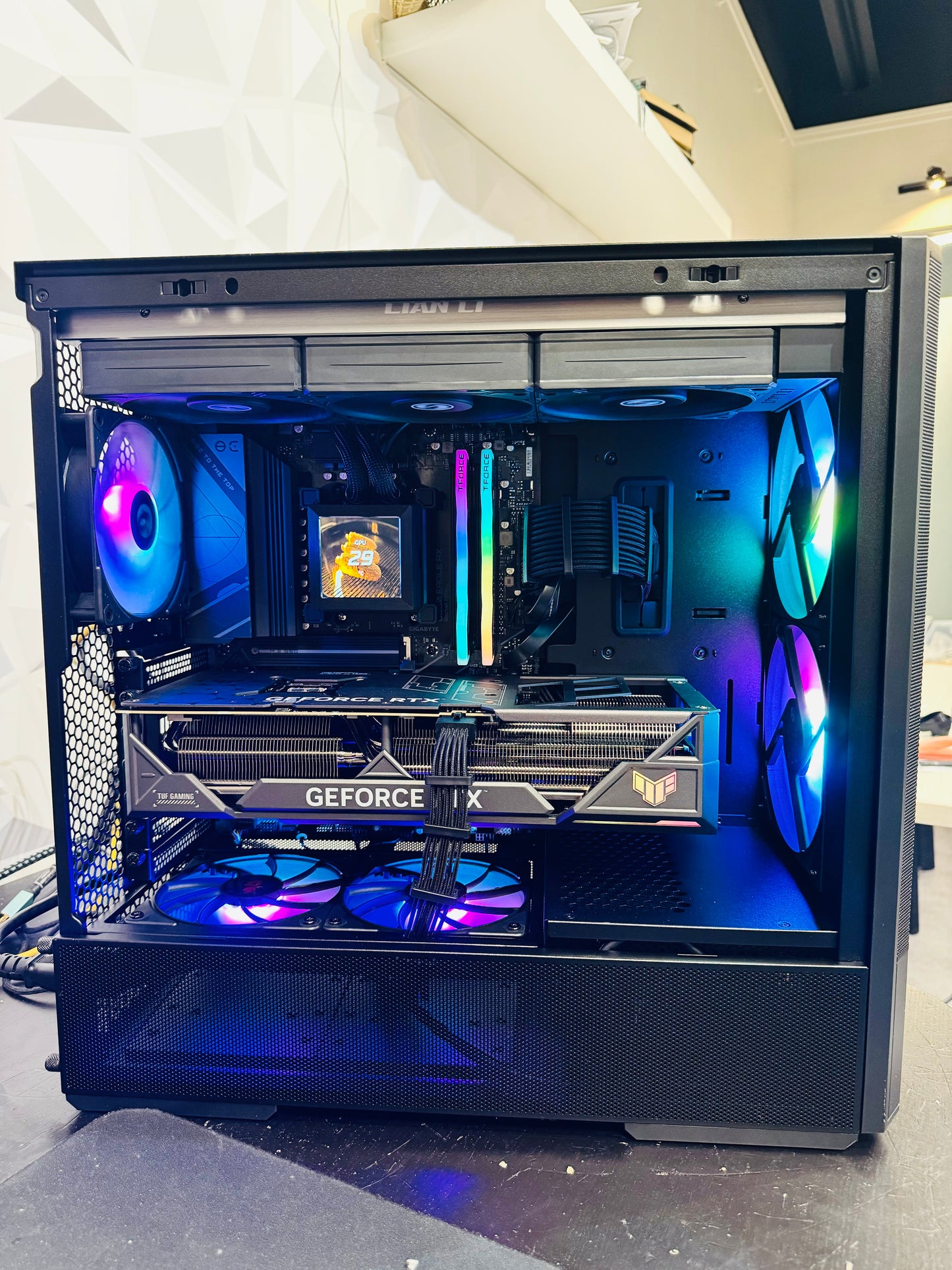 ๐ฅ Black Friday now! High-Performance Lian Li PC - Ryzen 7 9700X | RTX 4080 Super 16GB