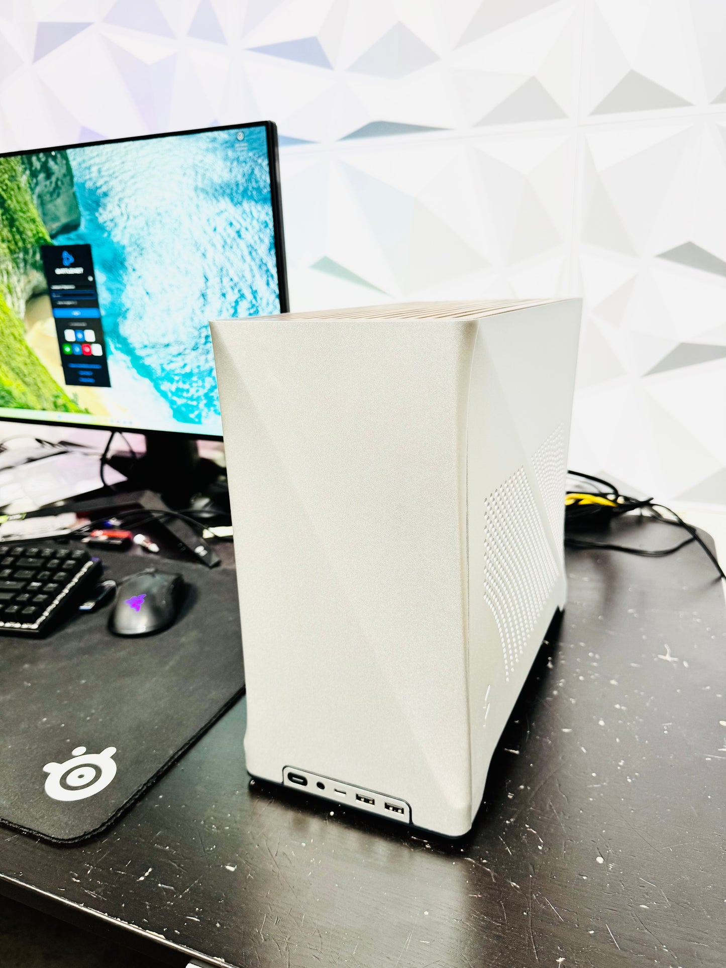 ๐ฅ Liquid-Cooled ITX Workstation - Ryzen 7 | RX 9070 16GB | 64GB RAM | 8TB SSD ๐ Ultra Fast!