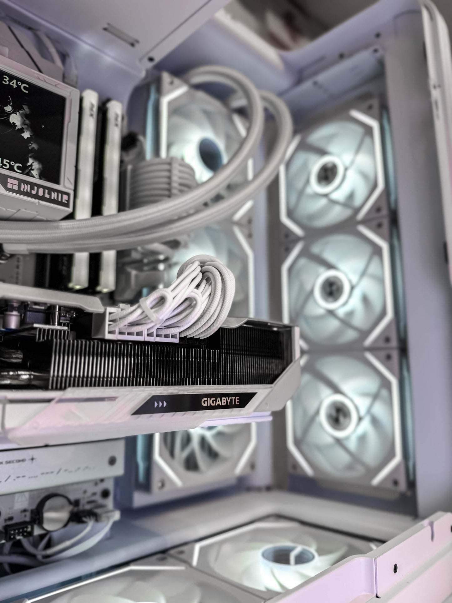 🔥 Ryzen 7 9850X3D + RX 9070 XT | HYTE X50 Legendary Gaming PC