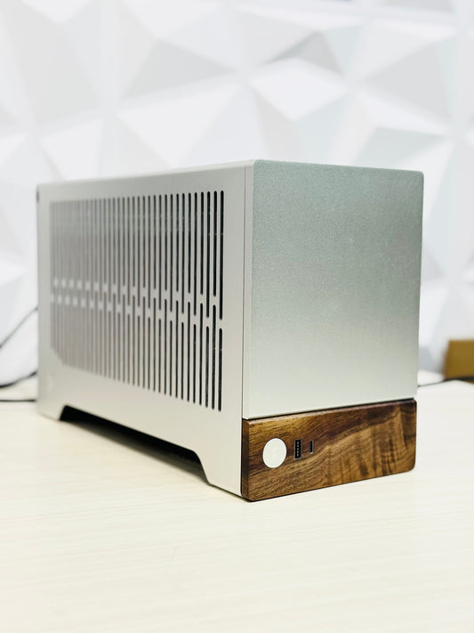 Tiny Beast – RTX 5070  + 2TB Gen5 NVMe + Ryzen 9700X + 64GB DDR5 in Terra Silve