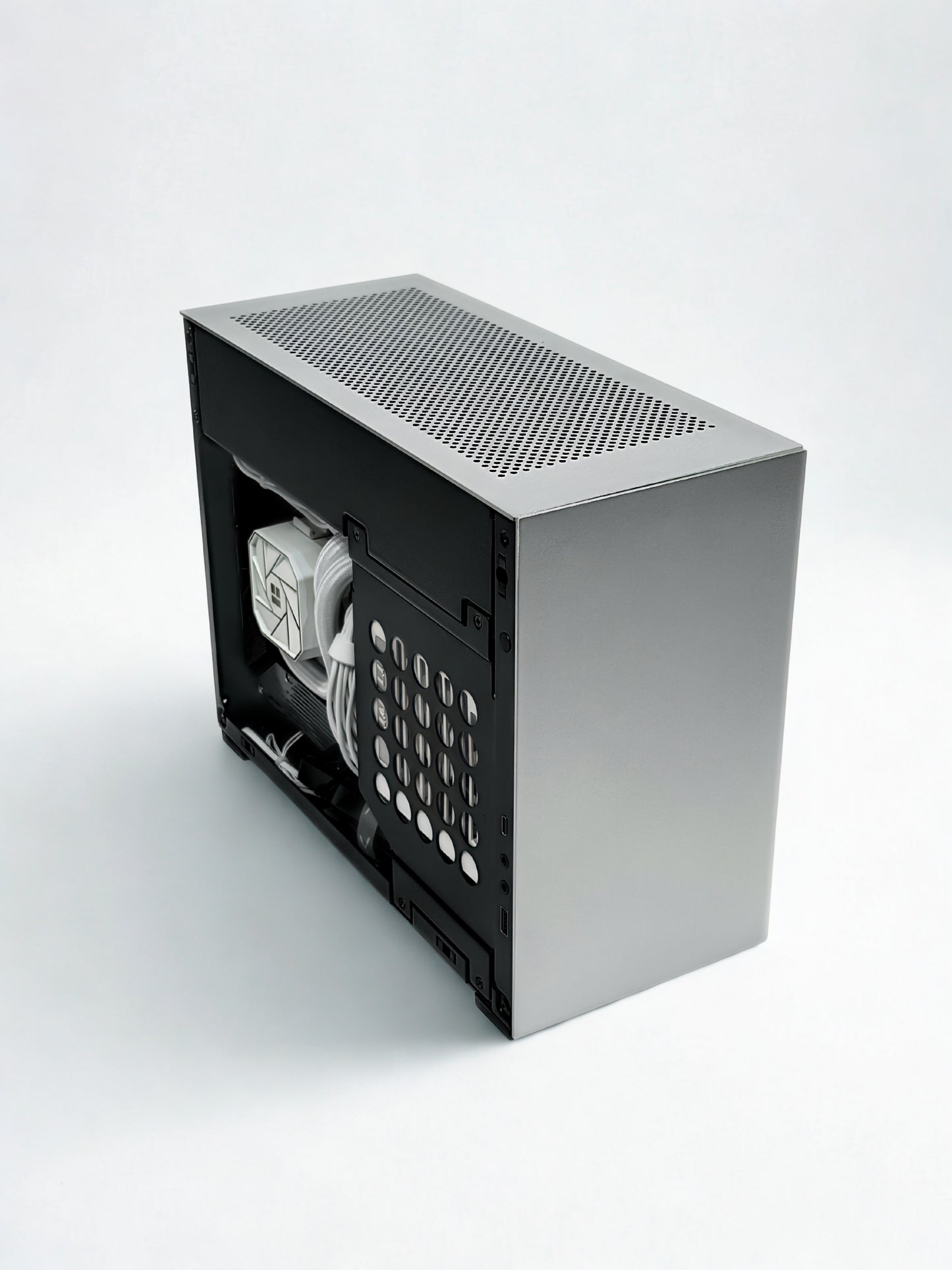 ITX Ultimate Tiny Gaming PC – 9850X3D + 9070 XT • Liquid Cooled