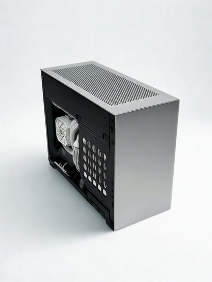 ITX Ultimate Tiny Gaming PC – 9850X3D + 9070 XT • Liquid Cooled