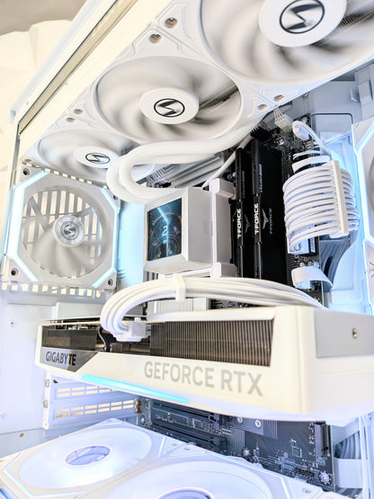 Lian Li O11 Mini Special Edition PC  – 7800X3D + RTX 5070 Ti 16GB