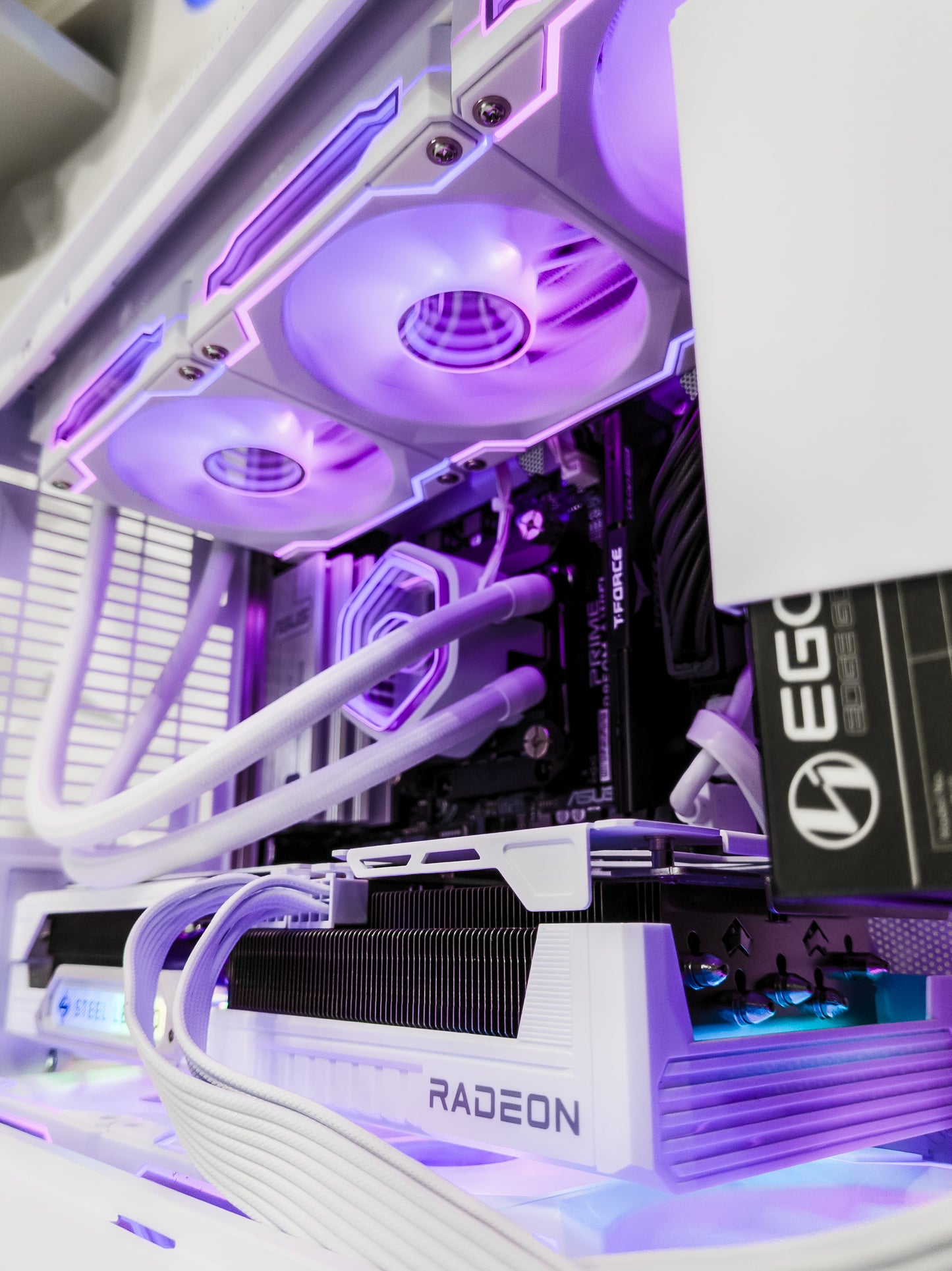 Amazing Lian Li A3 9070 XT 16GB + 9600X Limited