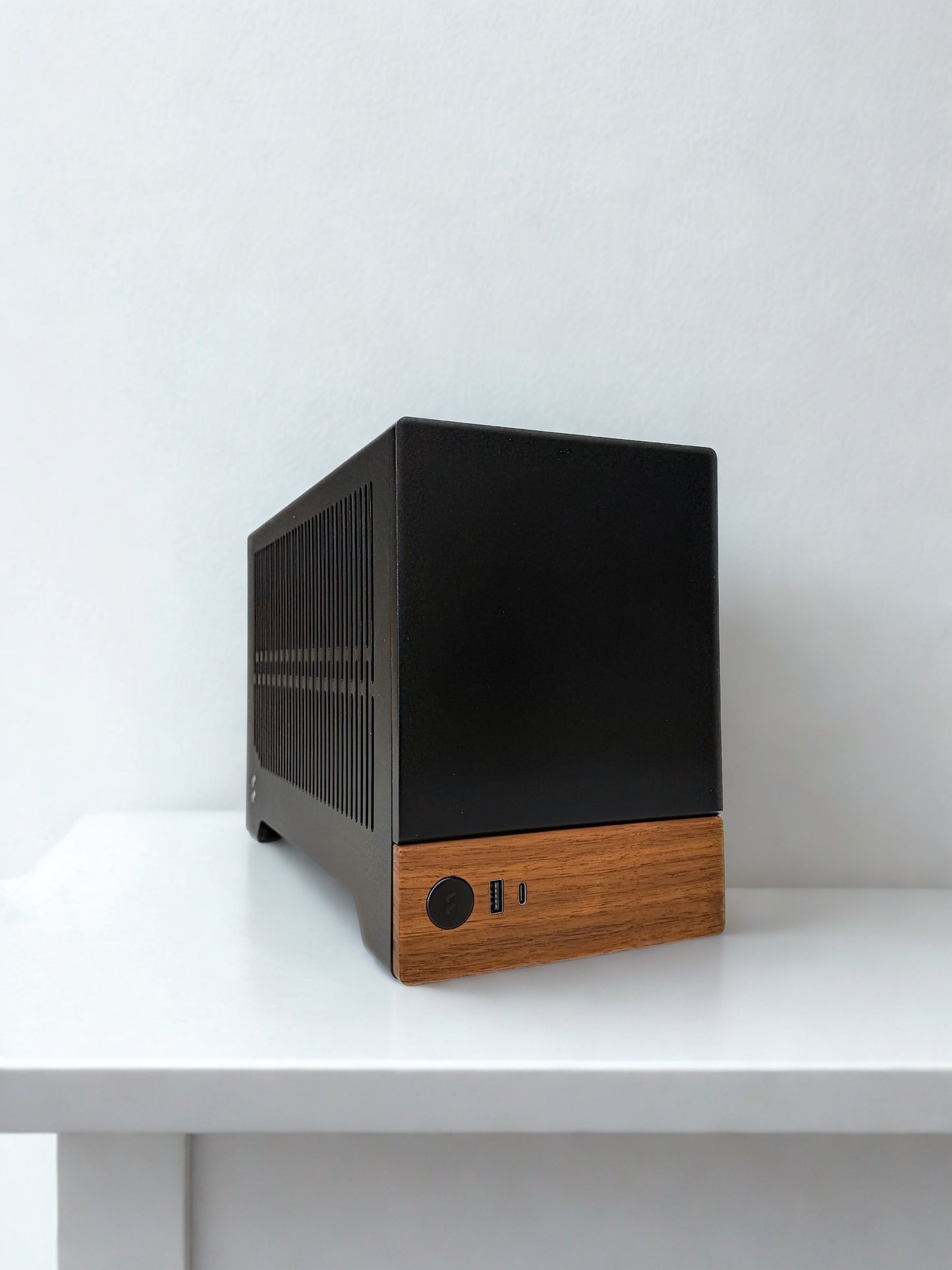 🎮 Fractal Terra Mini-ITX Powerhouse – Ryzen 9 16-Core / RTX 5080