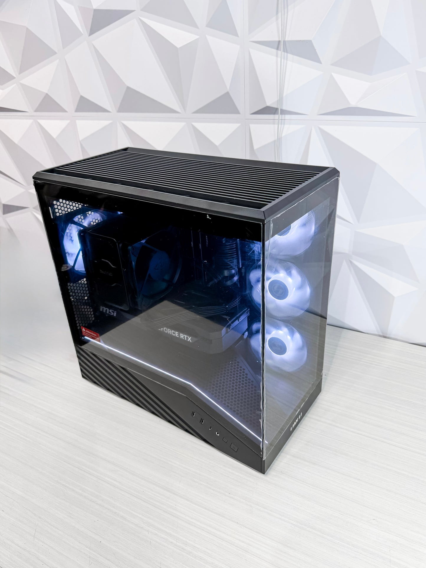 High-End Gaming PC – RTX 5070 Ti 16GB / Ryzen 7 9800X3D