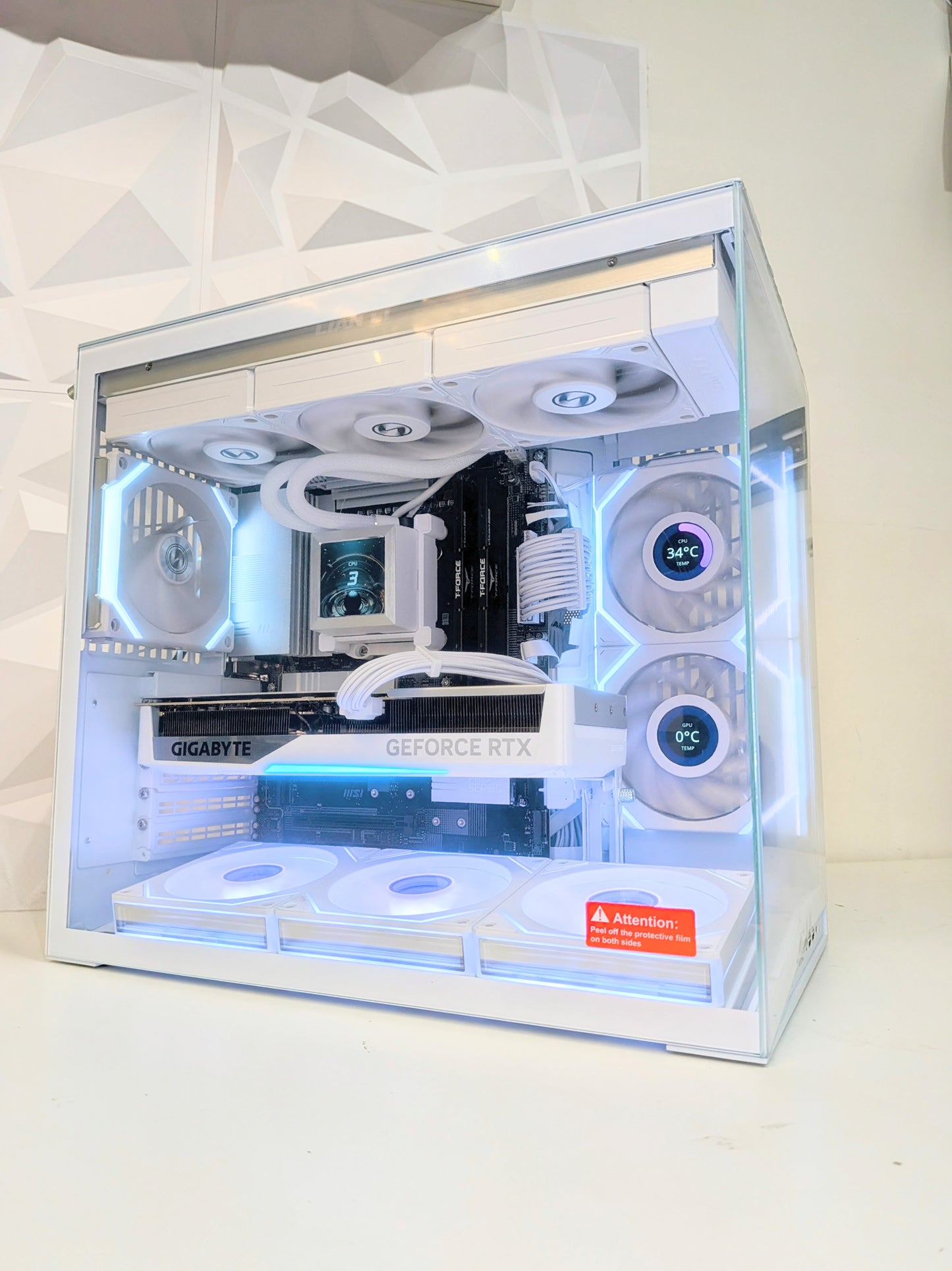 Lian Li O11 Mini Special Edition PC  – 7800X3D + RTX 5070 Ti 16GB