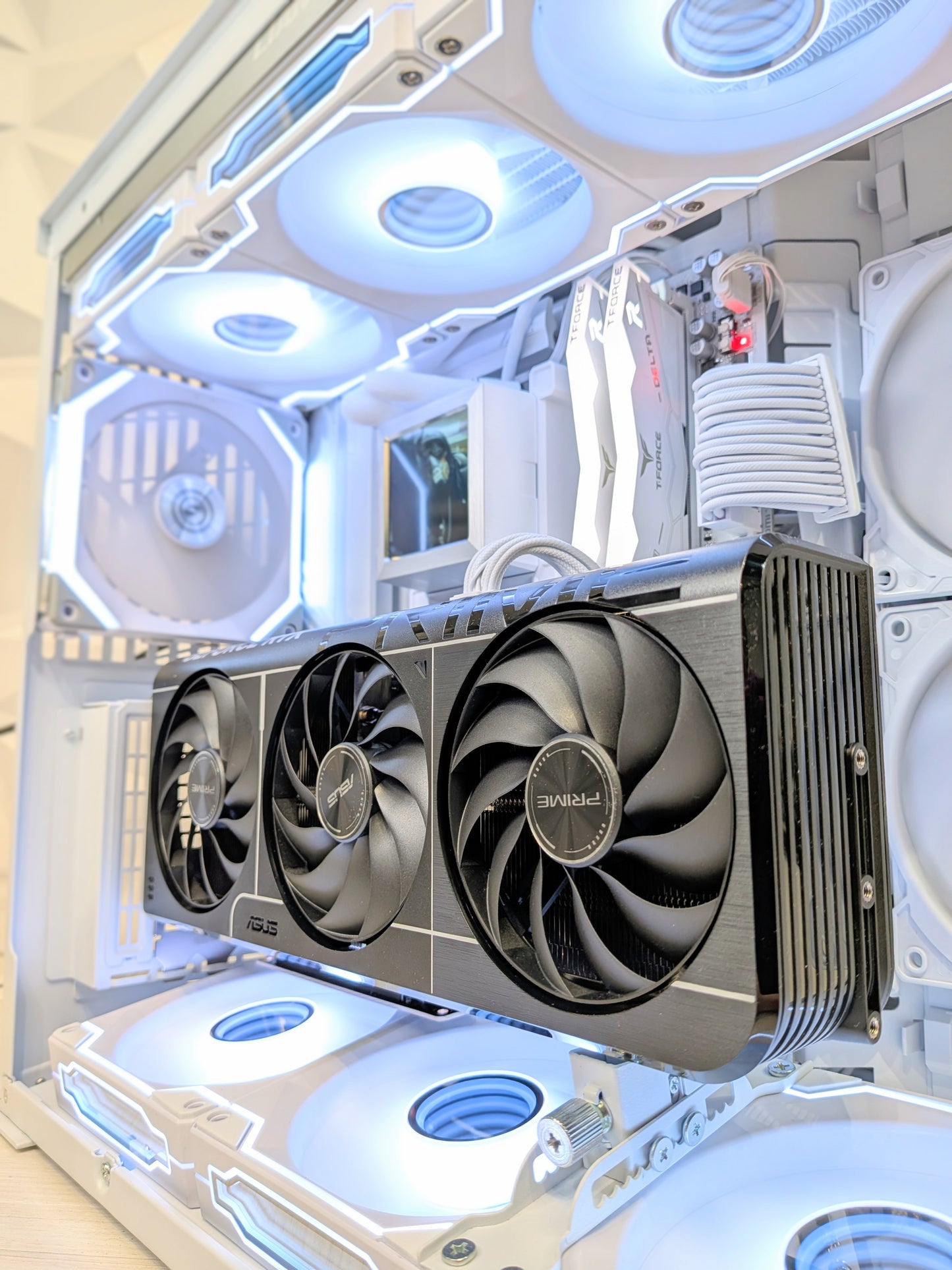 🎁 Open Box Liquid Cooled O11 Mini V2 Gaming PC – 7800X3D + RTX 5070