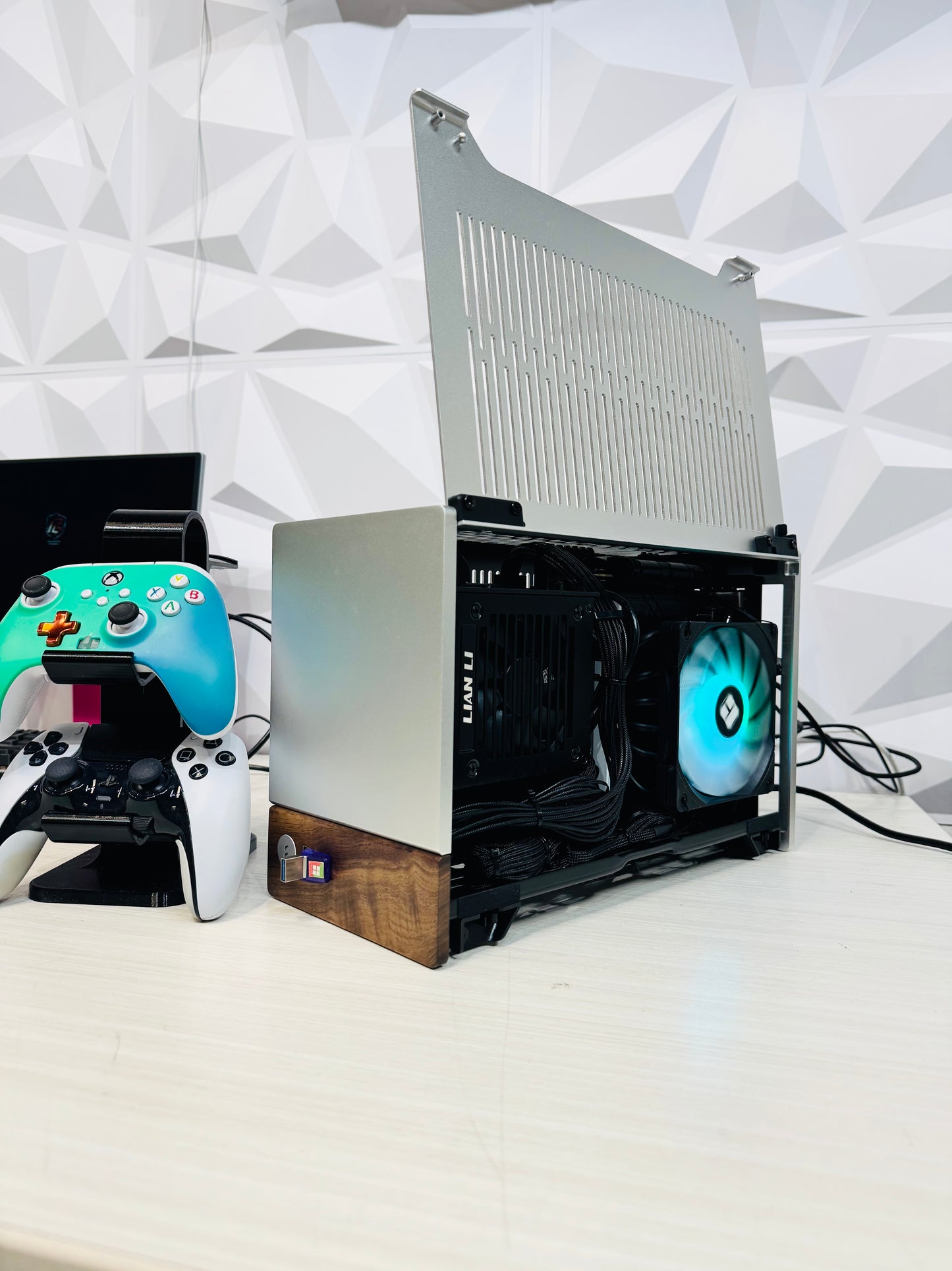 Tiny Beast – RTX 5070  + 2TB Gen5 NVMe + Ryzen 9700X + 64GB DDR5 in Terra Silve