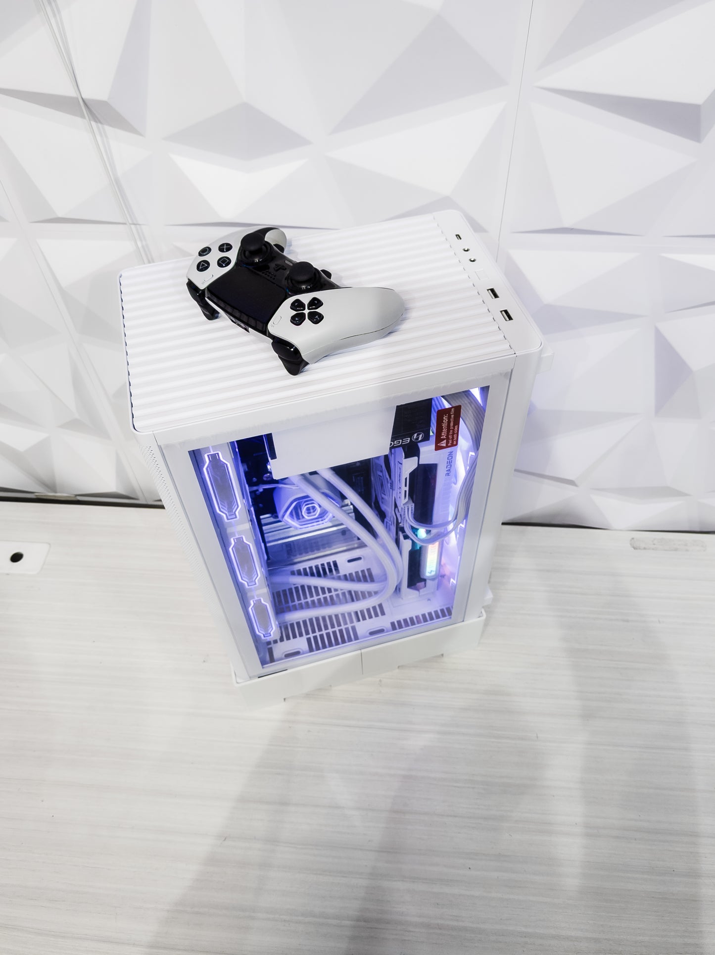 Amazing Lian Li A3 9070 XT 16GB + 9600X Limited