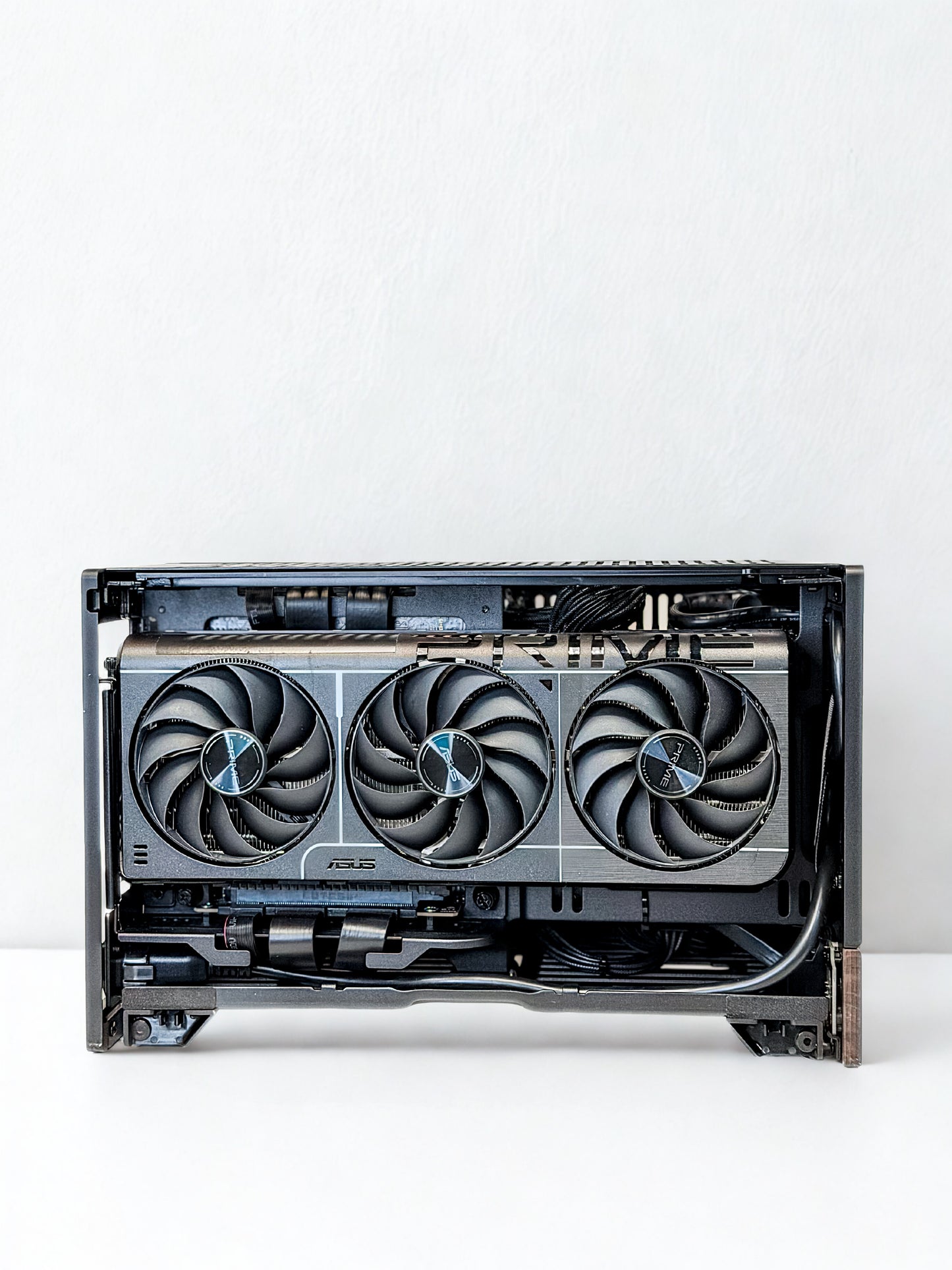 Tiny Monster Workstation 💼 RTX 5080 • 64GB RAM • Ryzen 7 9700X