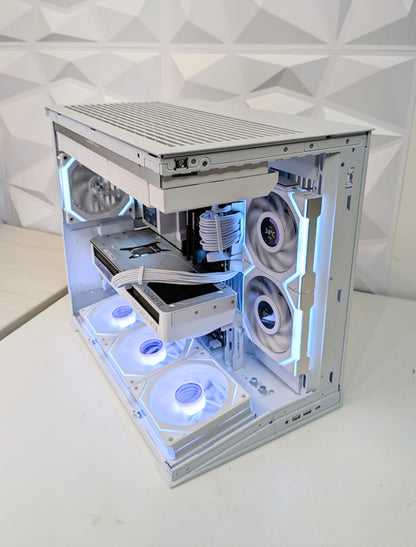 Lian Li O11 Mini Special Edition PC  – 7800X3D + RTX 5070 Ti 16GB